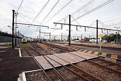 PS5“炫彩”配色外壳和手柄正式公布 闪闪发光色彩多变